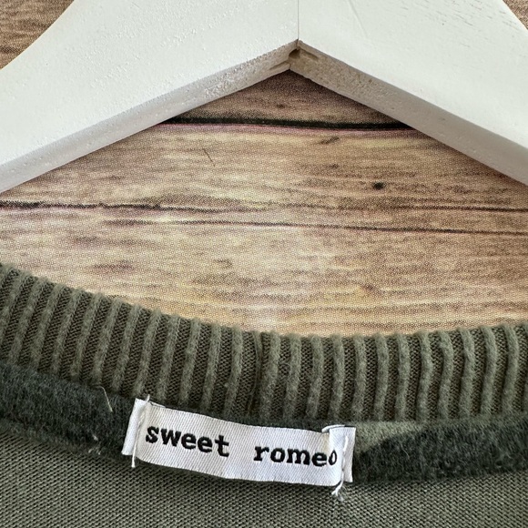 Sweet Romeo Camo Skull Soft Pullover Lightweight Sweatshirt Top Size Small NWOT - Picture 3 of 6